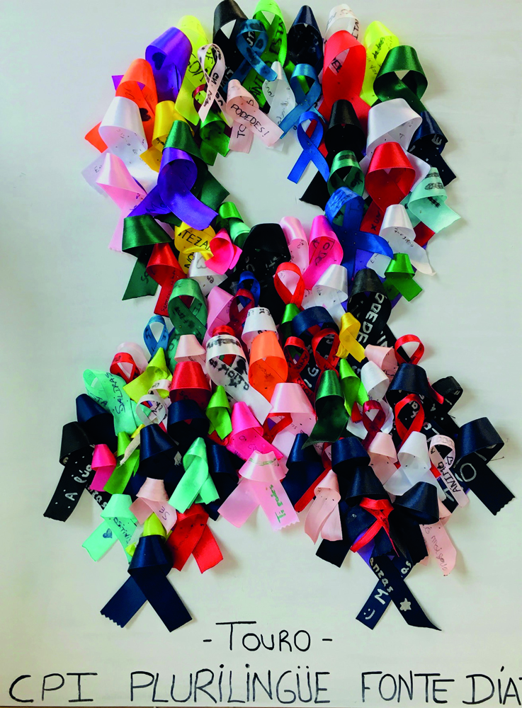 Cuadro elaborado por el CPI Fonte Díaz de Touro con motivo del Día del Niño Hospitalizado, y expuesto en el Hospital Clínico Universitario de Santiago de Compostela